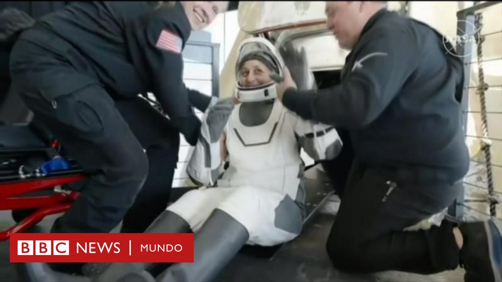 Los astronautas que estuvieron varados 9 meses en el espacio llegan a la Tierra